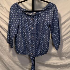 🌺NWT Mosaic & Co cold shoulder top